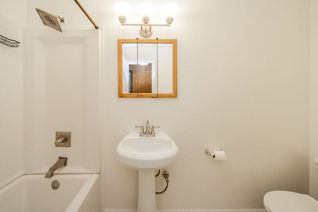 Building Photo - 3631 Decamp Dr