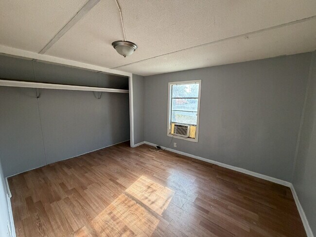 Foto del edificio - Cozy 2 Bedroom Mobile Home - Northside Community