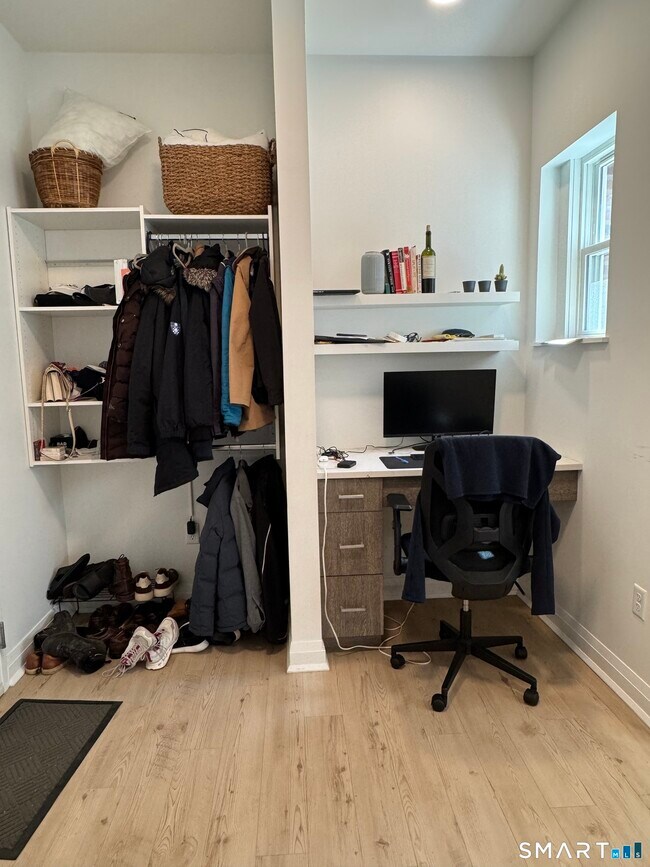 Foto del edificio - 19 Whitney Ave