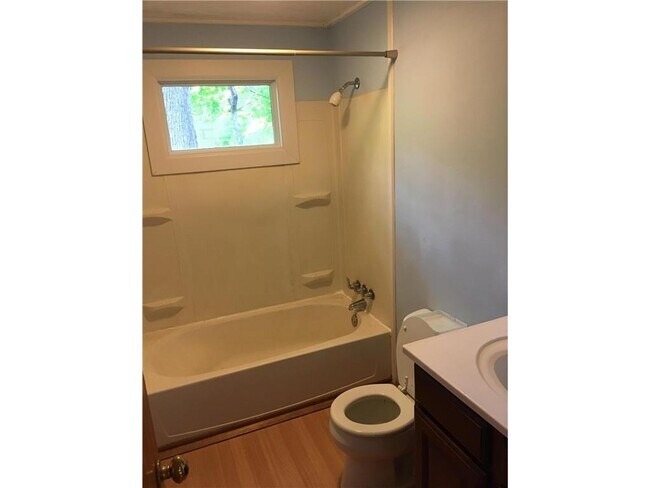 Building Photo - 4920 Ferncroft Dr