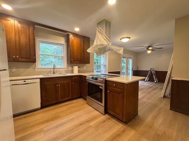 Building Photo - 250 Bobcat Ln