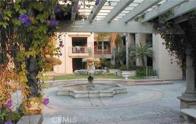 Foto del edificio - 5142 Warner Ave