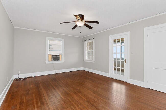Foto del edificio - Adorable One Bedroom Apartment in Elizabeth!