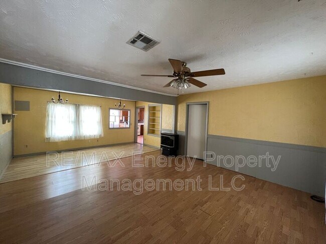 Building Photo - 4716 SE 27th St