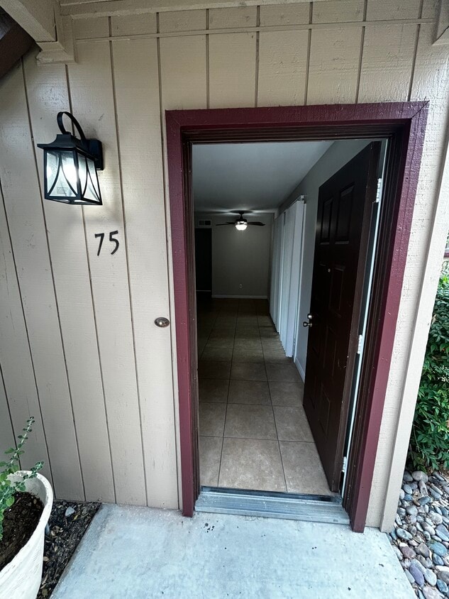 Primary Photo - 6560 College Grove Dr