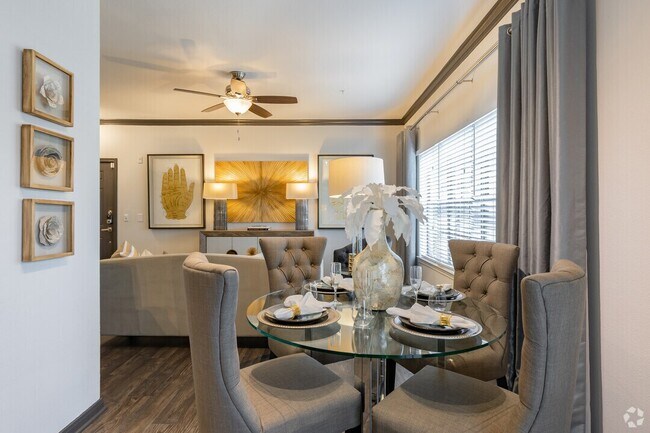 Foto del edificio - Experience Distinction in Every Square Foot!