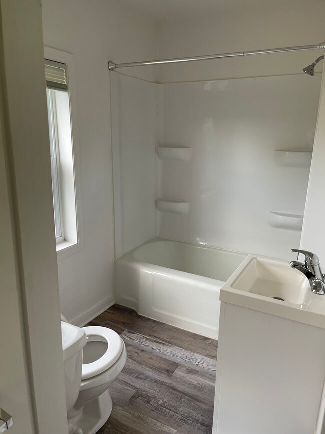 Foto del edificio - 5564 River Rd