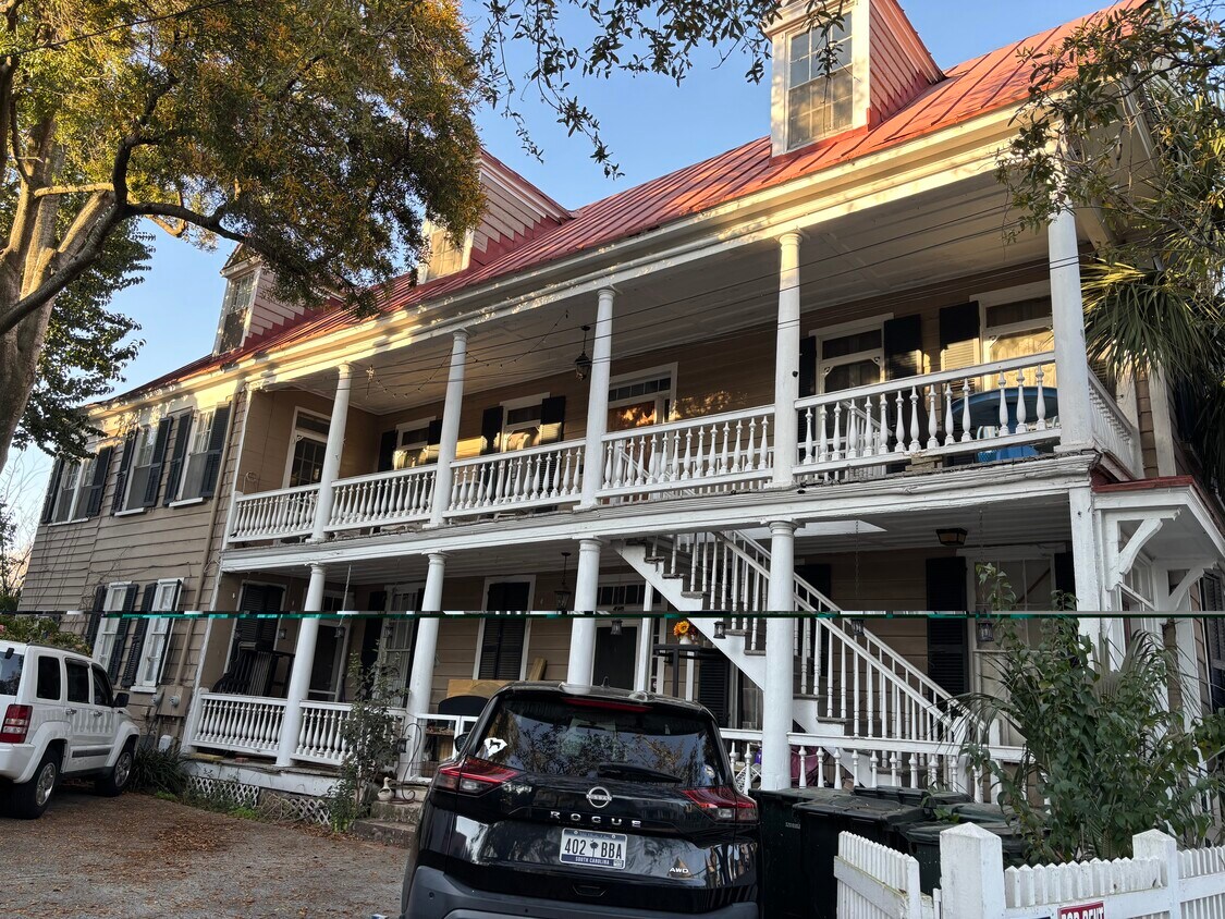 Building Photo - 44 Vanderhorst St