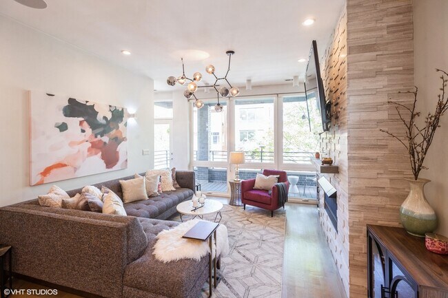 Foto del edificio - 1543 W Augusta Blvd