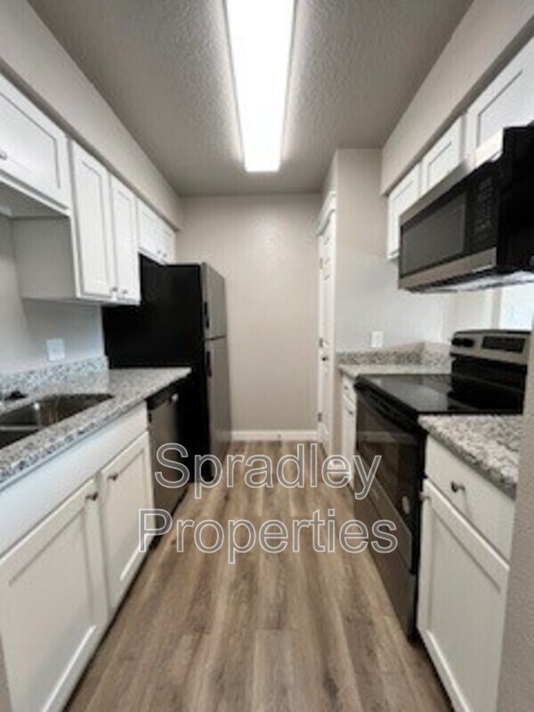 Foto del edificio - 200 Bosque Rd