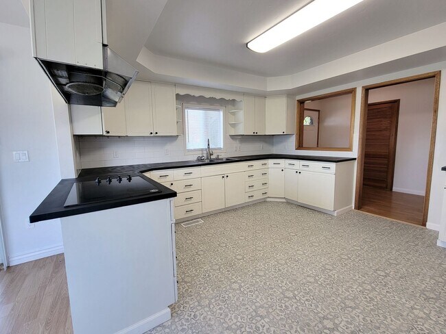 Foto del edificio - 1325 N Cleveland St