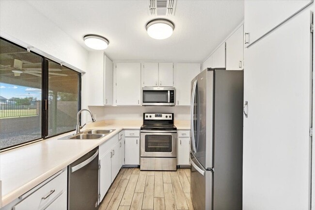 Building Photo - 4903 W Golden Ln