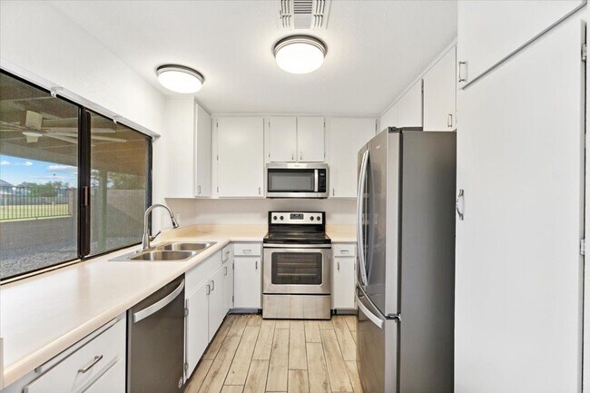 Foto del edificio - 4903 W Golden Ln