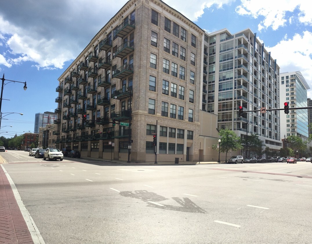Foto principal - 1801 S Michigan Ave