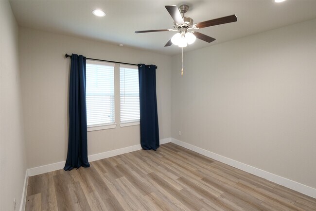 Foto del edificio - 9004 Lonestar Creekbend Ln