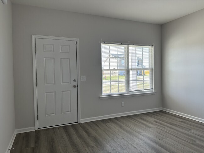 Building Photo - 96 Deerfield Dr NE