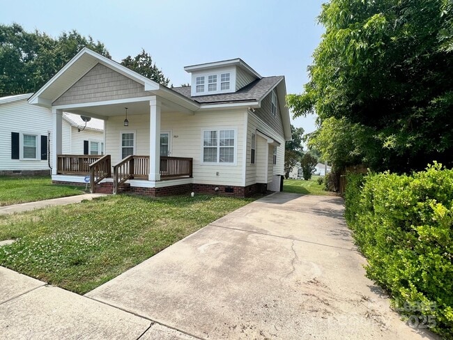 Building Photo - 19825 Mulberry St