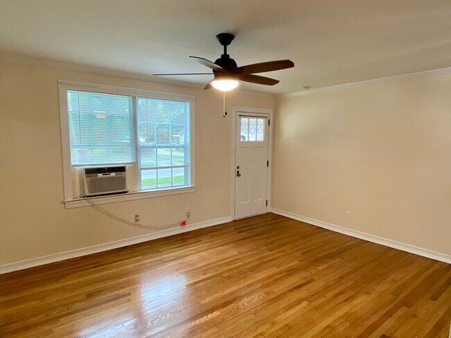 Living Room - 4333 Melrose Ave