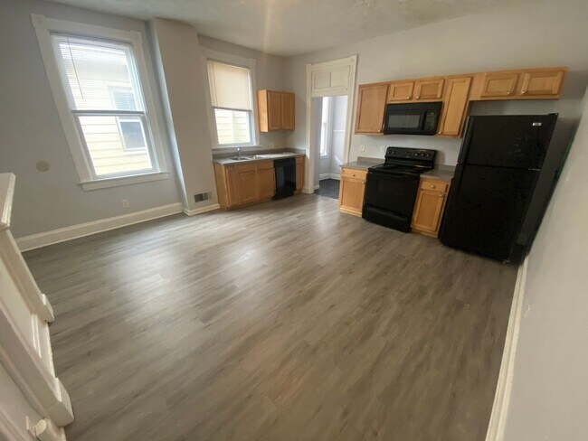 Photo - 5 bed/2 bath Mins. from UC Campus for Only... House