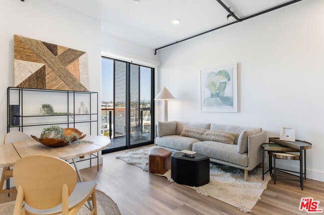 Foto del edificio - 3800 Mentone Ave