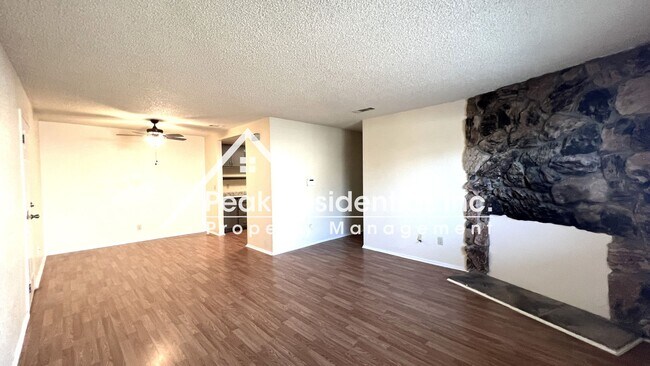 Foto del edificio - Charming Galt 2bd/2ba Duplex with 2 Car Ga...