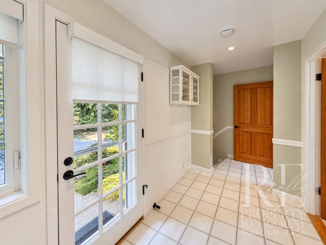 Building Photo - 14444 Sunrise Drive NE