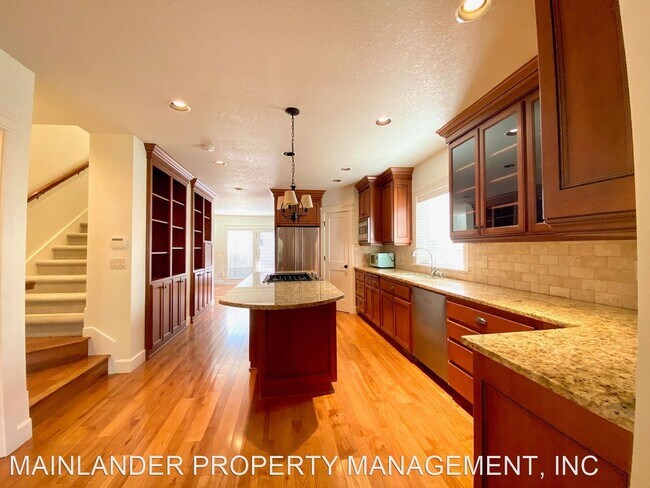 Building Photo - 3 br, 3.5 bath House - 331 6TH STREET