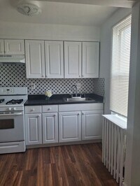 2582 Richmond Ter