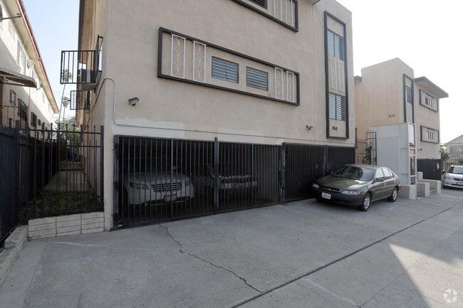 Building Photo - 926 Fedora St