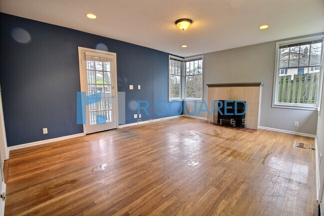 Building Photo - 4201 SW Thistle St