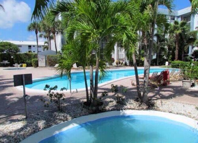 Foto del edificio - 5300 NE 24th Ter