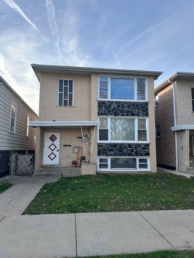 Building Photo - 4536 S Springfield Ave