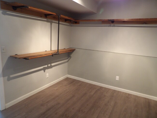 Building Photo - 5560 Sacramento Pl