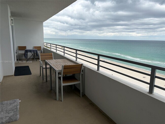 Foto del edificio - 5555 Collins Ave