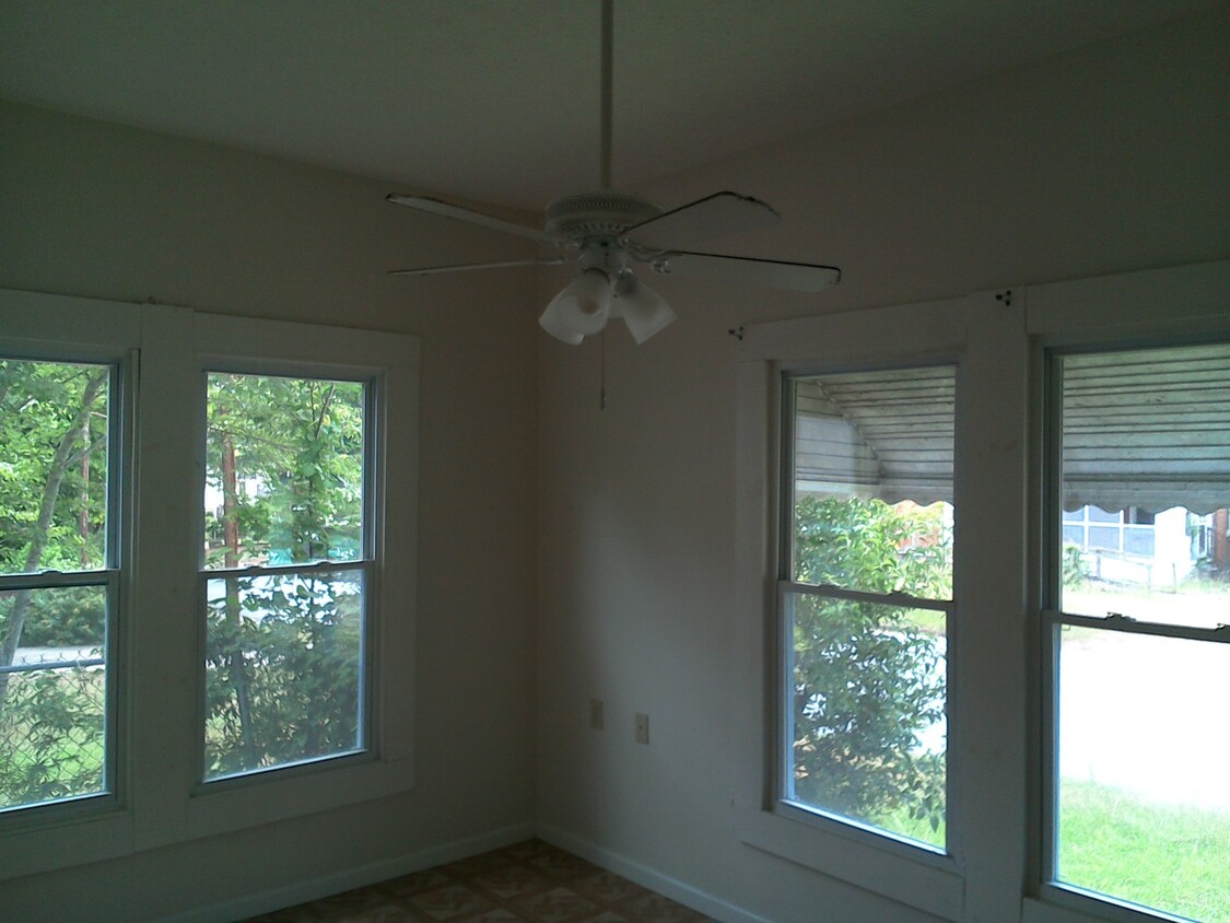 Foto principal - **UPCOMING**4 bedroom / 2 bathroom Home fo...