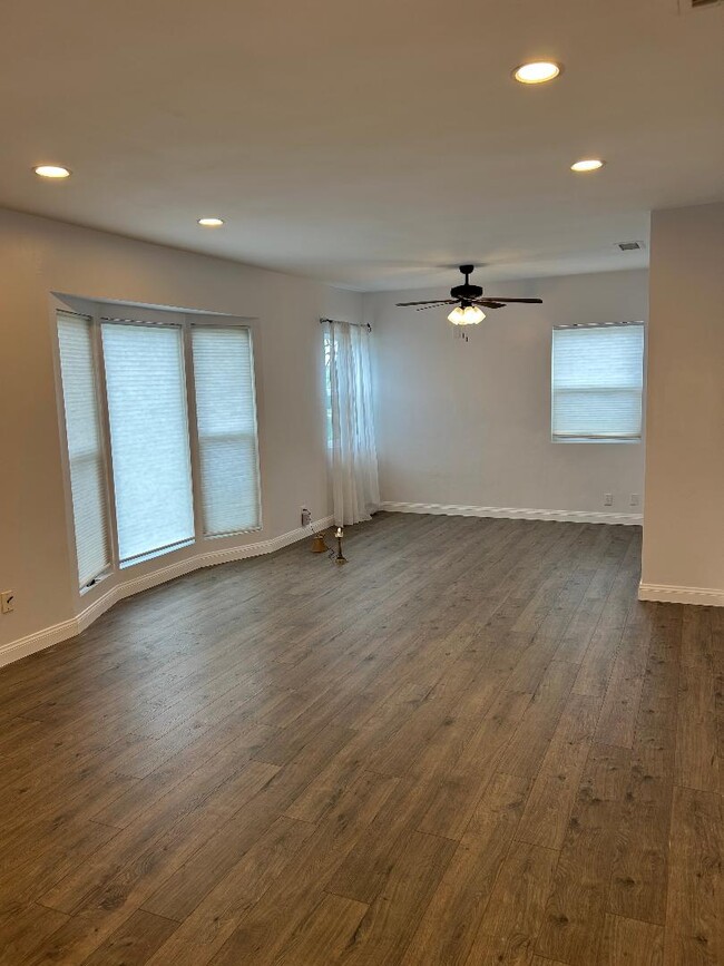 Building Photo - 2303 Graydon Ave