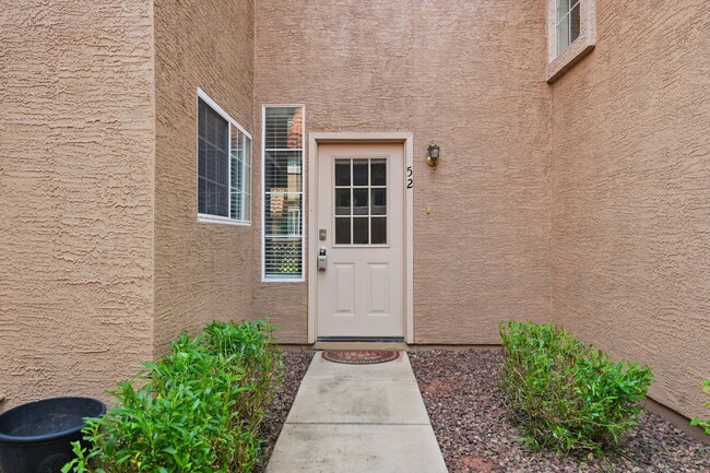 Foto del edificio - 1633 E Lakeside Dr