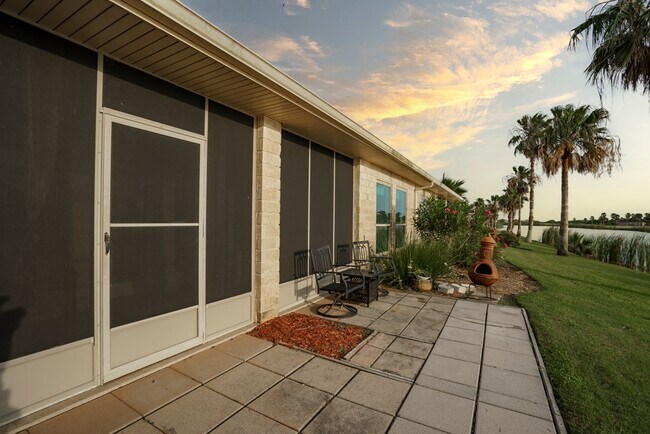 Foto del edificio - 12 Golf House Rd