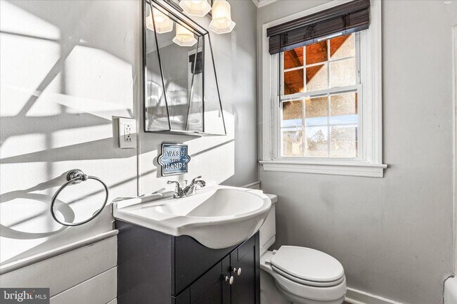 Foto del edificio - 3 Bedroom Brick Cape Cod in York Suburban School District!