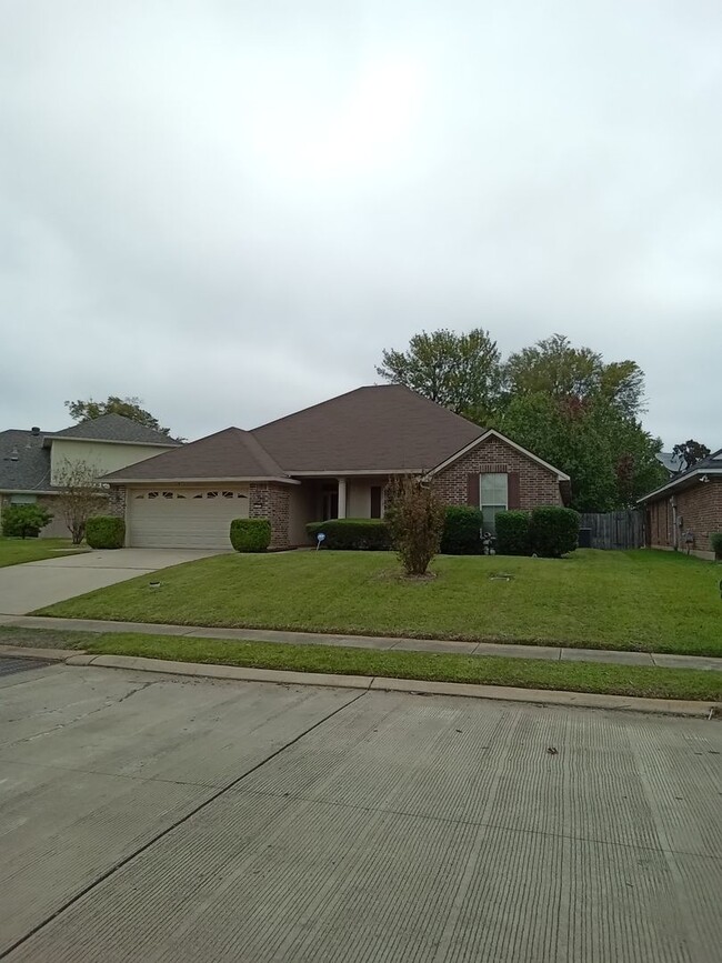 Building Photo - 1605 Winchester Dr