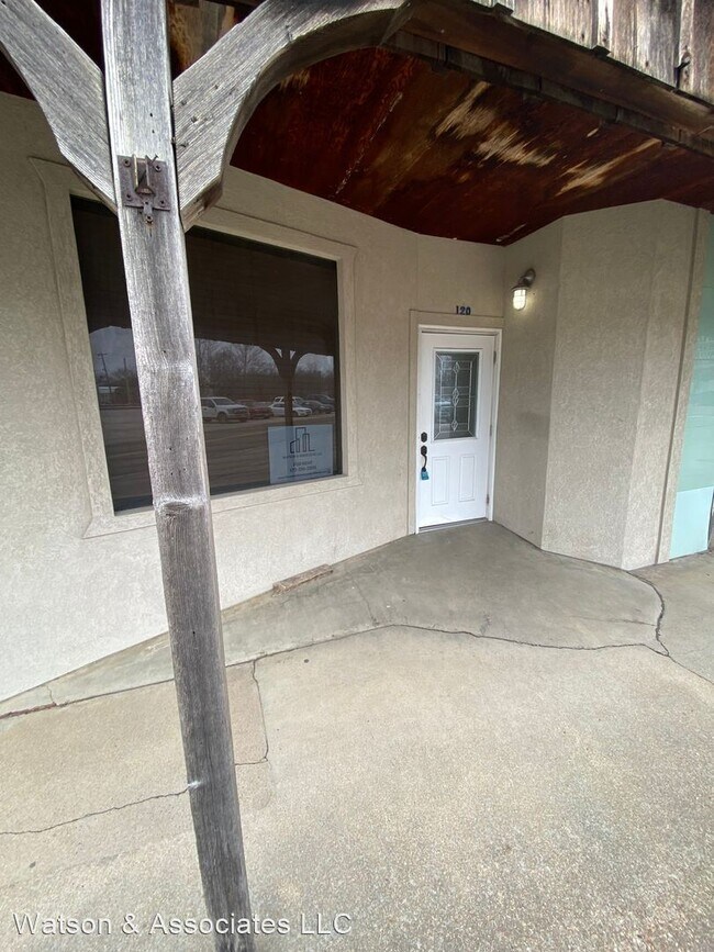 Building Photo - 3 br, 2 bath House - 120 South Commercial St