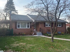 Building Photo - 1428 Lorraine Rd