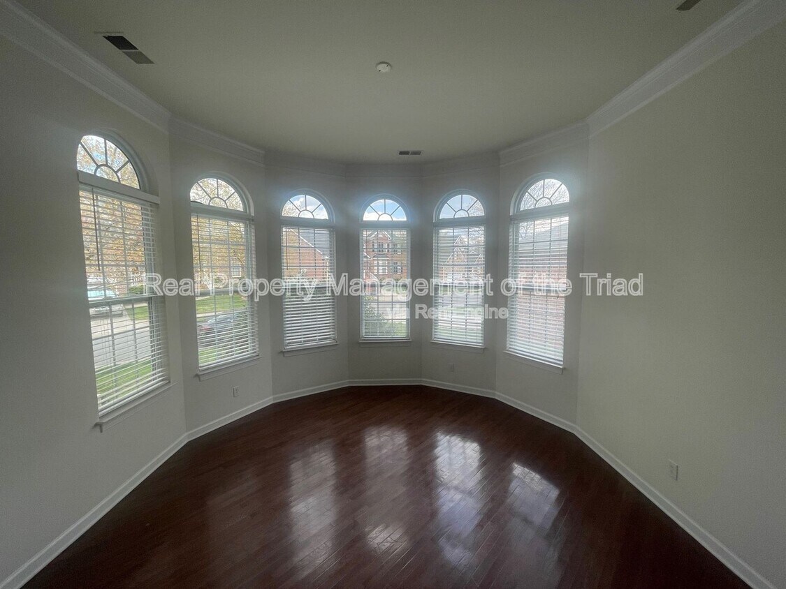 Foto principal - 1925 Waterford Village Dr