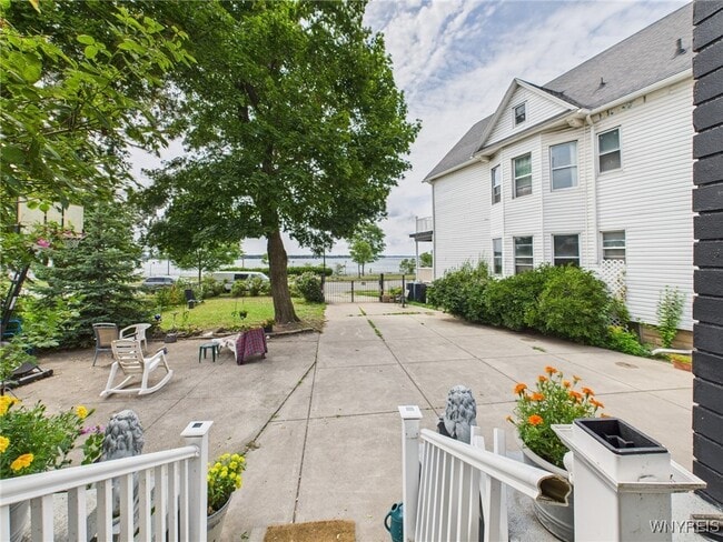 Building Photo - 2403 Niagara St