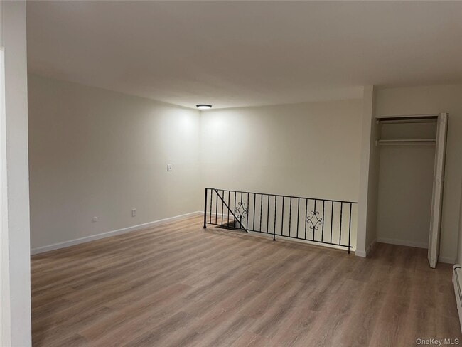 Building Photo - 2 Colonial Dr