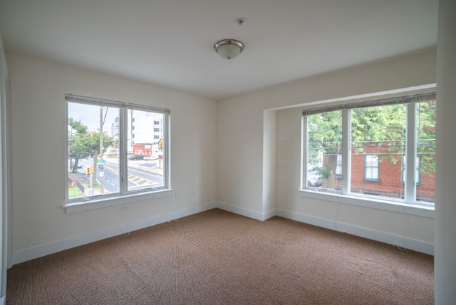 Building Photo - 441 N 32nd St
