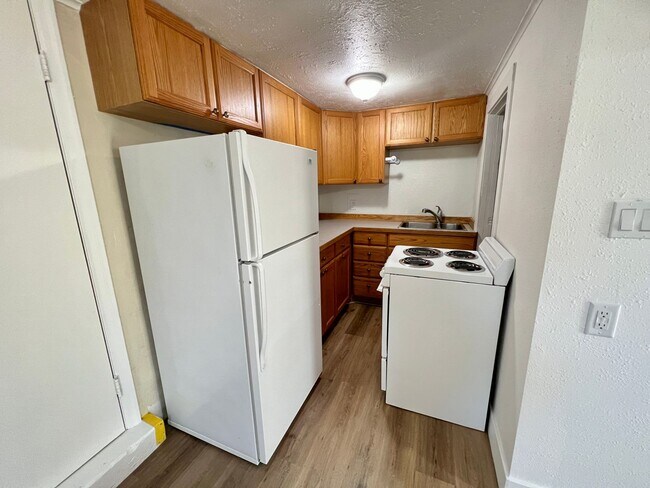 Foto del edificio - 221 1/2-617 1/2 Grand Ave