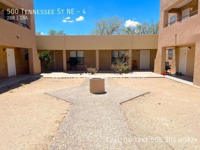 Building Photo - Beuatiful Upstair unit!! 2 bedroom Apartme...
