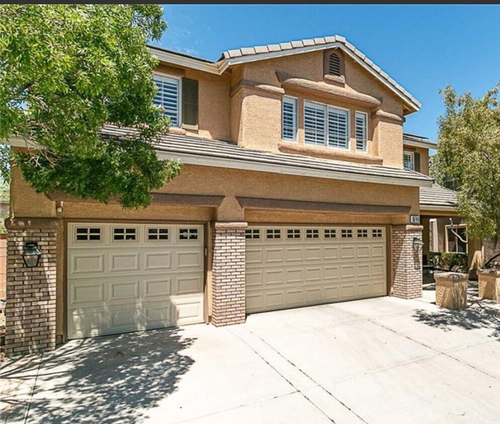 Foto principal - BEAUTIFUL 2 STORY 5 BEDROOM 4 FULL BATHROO...
