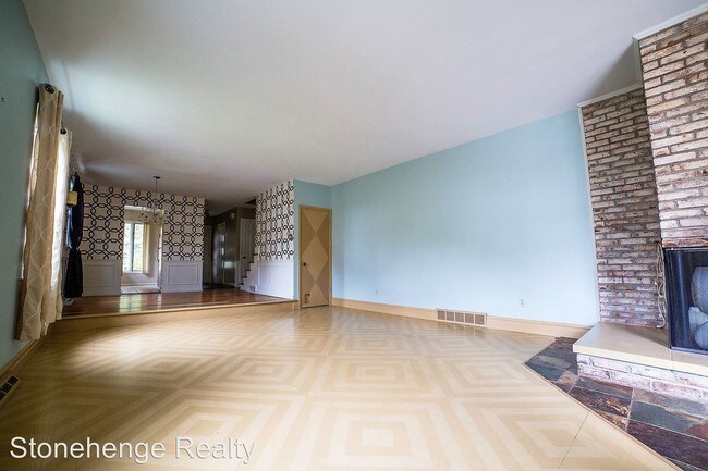 Building Photo - 2 br, 1.5 bath House - 4533 W Sylvania